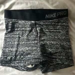 Black and white nike pros